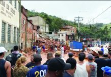 Floods and landslides in Brazil kill at least 25 People stand and watch as rescue workers search for missing residents after a landslide in the Brazilian state of Minas Gerais. REUTERS