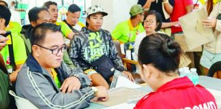 Each of the 89 tourism workers from the municipalities of Malay and Kalibo, Aklan affected by Tropical Cyclone “Tino” received P10,325 in cash assistance under the Emergency Cash Transfer (ECT) program of the Department of Social Welfare and Development Field Office VI (DSWD-6). DSWD-6 PHOTO