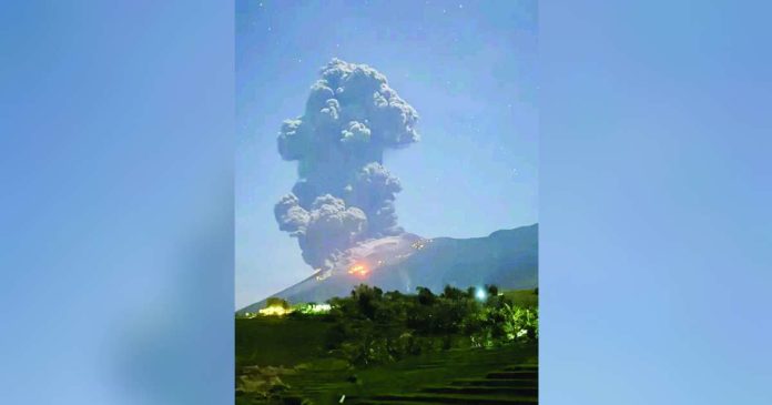 Kanlaon erruption copy_superimposed_compressed A 2,500-meter ash plume rose from the Kanlaon Volcano following a two-minute moderately explosive eruption at 7:04 p.m. on Feb. 26, according to the Philippine Institute of Volcanology and Seismology. The eruption sent pyroclastic density currents down the eastern and southeastern slopes and sparked a forest fire in La Castellana. ETHAN ASENTISTA FB PHOTO