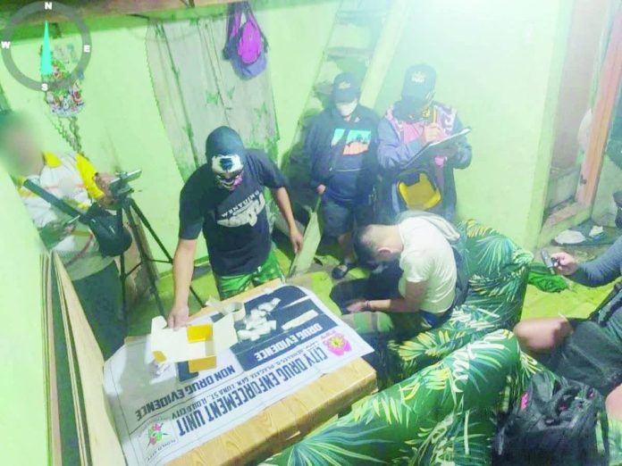 Molo_bust_resized_compressed Authorities conducted an on-site inventory of the seized suspected shabu and other related items from alias “Juniel,” a high-value target, following a buy-bust operation in Barangay San Juan, Molo, Iloilo City, on Feb. 4, 2026. ICPO PHOTO