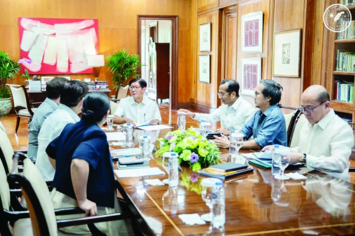 Palace_rebukes_copy_resized_compressed President Ferdinand “Bongbong” Marcos Jr. presides over a meeting with his economic team on January 30, 2026 and urges all agencies to push forward with their programs and projects. Among those with the President in this photo are Public Works Secretary Vince Dizon and Socioeconomic Planning Secretary Arsenio Balisacan. PCO
