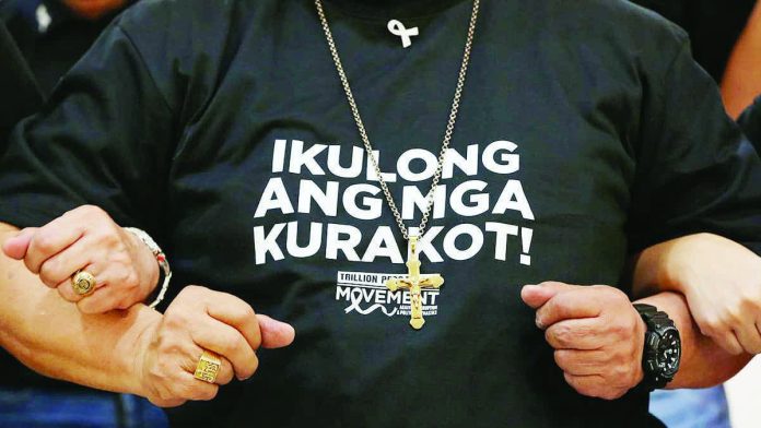 Trillion_Peso_copy_resized_compressed Leaders of the Trillion Peso March Movement organizing the anticorruption rally at the People Power Monument on Edsa make their message clear on their shirts — jail the corrupt. INQUIRER FILE PHOTO / NIÑO JESUS ORBETA