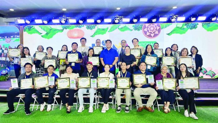 WV_MSMEs1_resized_compressed Winners from Western Visayas beamed with pride at the Bagong Pilipinas National Trade Fair 2026 held February 18–22 at SM Megamall, as Bandiola Piña Weaving of Banga, Aklan clinched the Top Seller Award and Iloilo Capiz Shells Flowers and Antiques earned third place in the Most Innovative MSME (Non-Food Category). The recognition highlighted the region’s excellence in culture-driven innovation and enterprise. DTI-6 PHOTO
