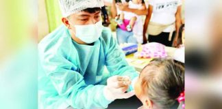 A healthcare worker from the Iloilo Provincial Health Office provides preventive oral care services to a child in Leganes, Iloilo as part of the province’s observance of National Oral Health Month, benefiting 327 children through advocacy, fluoride application, and the distribution of oral hygiene kits. IPHO PHOTO