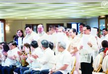 PBBM, WV guvs seal deal to fast-track classroom building Among the Visayas governors present in Malacañang who signed a Memorandum of Agreement (MOA) to accelerate school building construction are (standing second row from right) Iloilo’s Gov. Arthur Defensor Jr., Guimaras’ Gov. Ma. Lucille Nava, Capiz’s Gov. Fredenil Castro, and Aklan’s Gov. Jose Enrique Miraflores. PCO