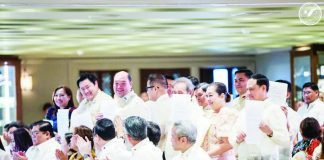 Among the Visayas governors present in Malacañang who signed a Memorandum of Agreement (MOA) to accelerate school building construction are (standing second row from right) Iloilo’s Gov. Arthur Defensor Jr., Guimaras’ Gov. Ma. Lucille Nava, Capiz’s Gov. Fredenil Castro, and Aklan’s Gov. Jose Enrique Miraflores. PCO