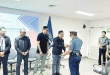 Office for Transportation Security undersecretary Gilbert DC Cruz presents a commendation to a Philippine National Police – Aviation Security Unit 6 officer during a simple awarding ceremony at the Iloilo International Airport, recognizing the unit’s swift and heroic response in neutralizing an unruly, armed passenger. PNP AVSEGROUP AVSEU6 FACEBOOK