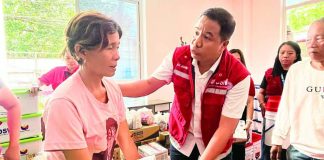 Department of Social Welfare and Development – Region 6 director Joselito Estember personally assists and speaks with a fire victim during the distribution of relief goods at the evacuation center in Barangay Benedicto, Jaro, Iloilo City, following the blaze that displaced more than 100 families. DSWD-6