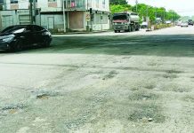 Big potholes resurface at Ungka Flyover intersection just 4 days after DPWH repair Potholes reappear at the intersection beneath the Ungka Flyover in Barangay Ungka II, Pavia, Iloilo just four days after the Department of Public Works and Highways carried out repair and asphalting works. Photos taken Sunday afternoon, February 15, show visible road surface deterioration and uneven pavement that continue to pose risks to motorists passing through the busy junction. AJ PALCULLO/PN