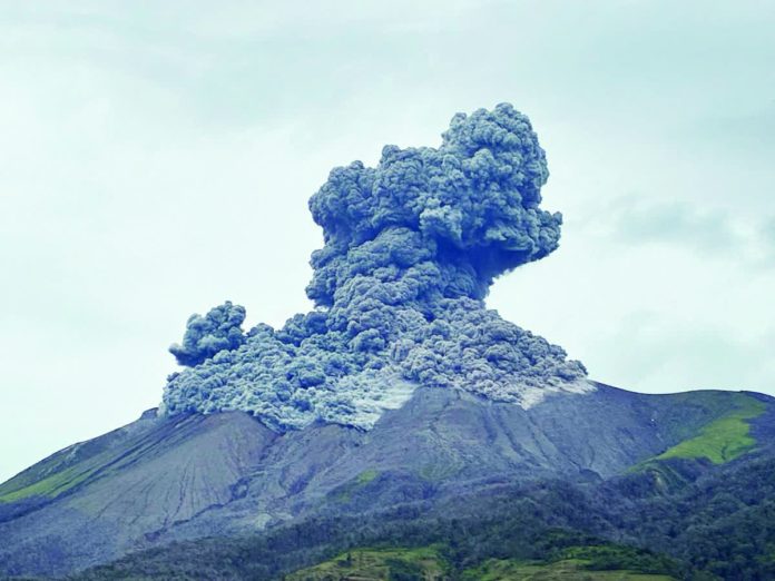 kanlaon_resized_compressed A dark gray plume rose from the summit of Kanlaon Volcano on February 19 following a moderately explosive eruption that prompted authorities to maintain Alert Level 2 and warned communities of possible ashfall and pyroclastic flows. LEAH PAHAYAHAY MARTINEZ PHOTO