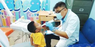 At the Jaro 2 Buntatala Day Care Center, a dentist from the Iloilo City Health Office check this learner’s teeth. Every year, children in day care centers undergo dental check-up, fluoride application, and toothbrush drills.