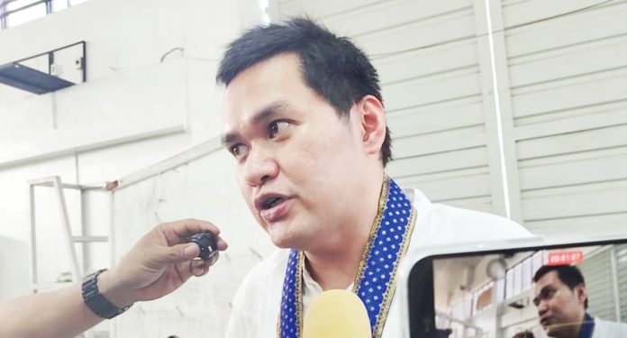 mai neljoy N apolcom Luigi Pavia (1) “Makahambal ako nga indi ako satisfied as of now,” says Pavia, Iloilo’s Mayor Laurence Gorriceta as he addresses reporters following the controversial February 23 gun buy-bust operation in his turf, expressing dissatisfaction over the police’s handling of the incident and warning of possible leadership changes within the local police force.