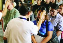 Ash Wednesday rites go beyond church walls; Ashes shared in schools, hospitals, barangays The faithful receive ashes on their foreheads during Ash Wednesday rites at the Jaro Metropolitan Cathedral in Iloilo City, marking the solemn start of the Lenten season with a call to repentance, humility, and spiritual renewal. AJ PALCULLO/PN