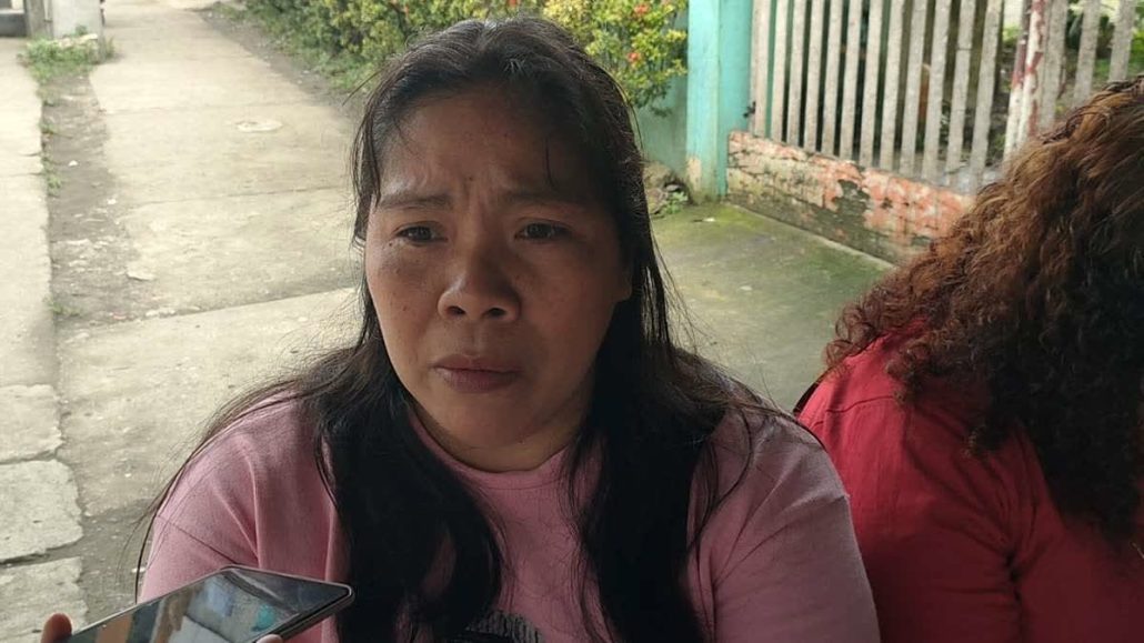 “Kon ako lang, gusto ko tani i-bawal ang cellphone,” says Sahira Jadulos who admits that managing cellphone use among her four children is a daily challenge. AJ PALCULLO/PN
