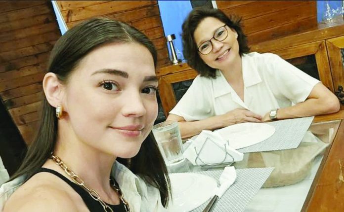 rhian_mother_copy_resized_compressed Rhian Ramos with her mother, Clara Ramos. @WHIANWAMOS/INSTAGRAM PHOTO