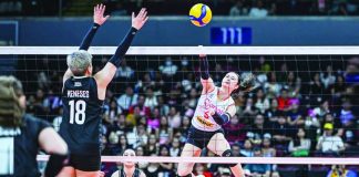 Cignal Super Spikers’ Vanessa Gandler attempts against the defense of Farm Fresh Foxies’ Marivic Meneses. PVL PHOTO