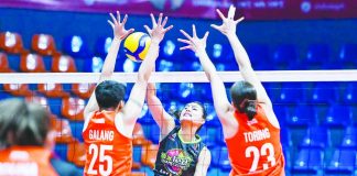 Nxled Chameleons’ Myla Pablo scores against the defense of Farm Fresh Foxies’ Victonara Galang. PVL PHOTO