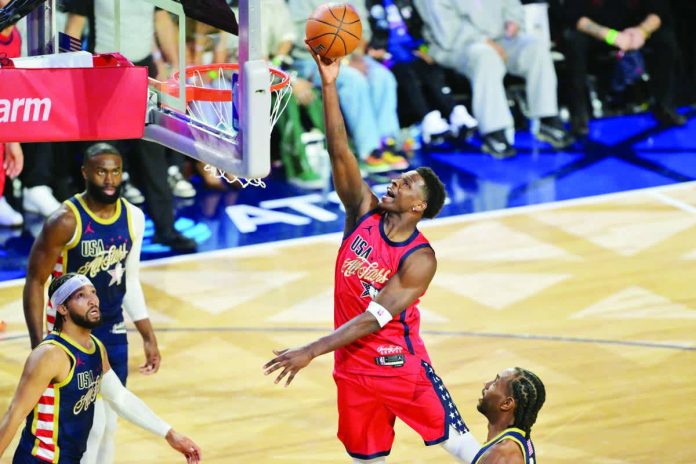 sports_USA_resized_compressed USA Stars guard Anthony Edwards splits the defense of USA Stripes for a layup. AP