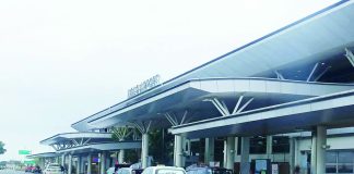 Richard Osmeña , director of the Land Transportation Franchising and Regulatory Board (LTFRB) Region 6, said they are strictly monitoring the P50 excess baggage fee collected by taxis at the Iloilo International Airport. He added that the Association of Taxi Operators of Panay, Inc. is now required to display a tarpaulin at the airport taxi area explaining the excess baggage rule and the legal basis for the charge. AJ PALCULLO/PN