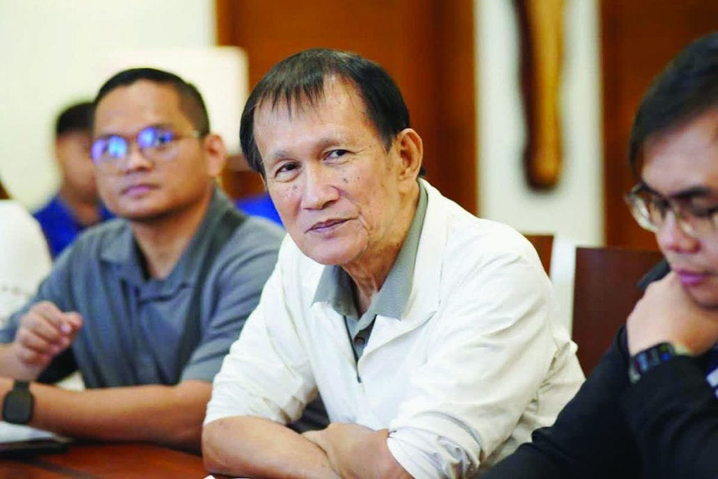 Perfecto Yap (center), chair of the Association of Taxi Operators of Panay