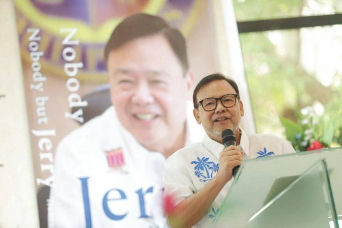 “Ang siling nila, ang isa ka tawo dapat kon gusto mo accomplished ka na, matanom ka kahoy kag masulat ka libro. So ginsunod ko man ina. Nakatanom na ‘ko damu nga kahoy kay ga-tree planting kita sang una kag asta subong. Kag nakasulat naman ko akon libro,” says former Iloilo City mayor Jerry P. Treñas