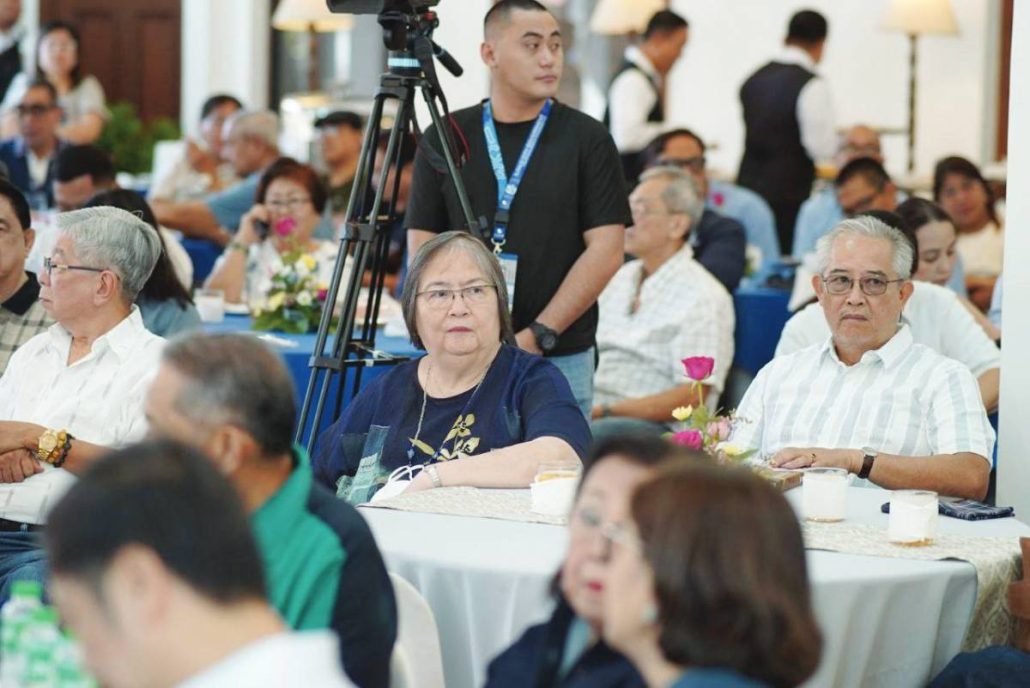 Marissa Segovia of the Iloilo Business Club and Dr. Vic Salas were among those who graced the event and congratulated former Mayor Jerry P. Treñas on his memoir.
