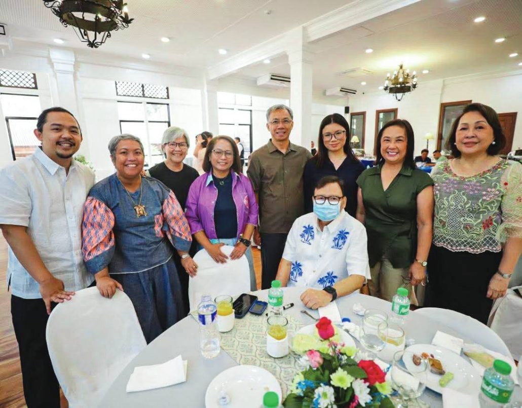 Jerry P. Treñas with his wife Rosalie, son Gerry, cousins Matty, Leny and Marissa Hervas, and his dedicated book project team headed by Ted Aldwin Ong along with writer Hazel Palmares-Villa
