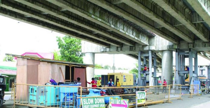Aganan_flyover_2_compressed_resized As work on the Aganan Flyover in Pavia, Iloilo moves forward, the Department of Public Works and Highways (DPWH) Region 6 appeals for understanding from motorists affected by traffic congestion in the area and urges them to take alternative routes whenever possible. The DPWH Central Office has released P229 million in additional funding to ensure the project’s completion. AJ PALCULLO/PN