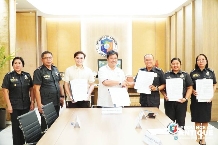 Antique BJMP copy Gov. Paolo S. Javier and BJMP Regional Director Jhon D. Montero signed a memorandum of agreement formalizing a partnership between the Province of Antique and the Bureau of Jail Management and Penology to provide healthcare services for persons deprived of liberty. PROVINCE OF ANTIQUE PHOTO