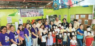 Councilor Celia Flor led the launch of the Barangay Reading Corner in Barangay 18, Bacolod City, as part of a citywide initiative to promote literacy and improve access to reading materials at the community level. Local officials and partners joined the rollout, which aims to establish reading spaces in all 61 barangays. BCCO-PIO