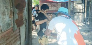 Personnel from the City Veterinary Office (CVO) administered anti-rabies vaccines to dogs during a house-to-house vaccination drive in Bacolod City as part of the local government’s intensified campaign to curb rabies and promote responsible pet ownership. BCCO-PIO PHOTO
