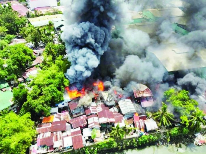 Bacolod_fire_aid_copy_resized_compressed Flames engulfed residential houses in Purok Katilingban, Barangay 39, Bacolod City on February 27, displacing 216 families or 892 individuals. The Bureau of Fire Protection – Bacolod City Fire Station reported no casualties, while city authorities immediately rolled out relief assistance to affected residents. BACOLOD CHINESE CHAMBER OF COMMERCE VOLUNTEER FIRE BRIGADE PHOTO