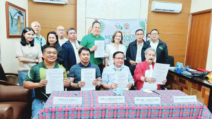 Capiz PCA MOA copy Capiz’s Gov. Fredenil H. Castro and officials of the Philippine Coconut Authority signed a Memorandum of Agreement on March 10 for a medical assistance program that will provide free healthcare services to more than 50,000 registered coconut farmers in the province. RADYO MARAGTAS PHOTO