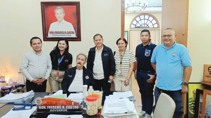 Capiz’s Gov. Fredenil H. Castro met with Roel F. Bermejo of the Department of Education–Capiz to discuss preparations for the mass oath-taking ceremony of newly promoted teachers and school heads scheduled on April 19 at Villareal Stadium. The event is expected to gather more than 8,000 educators from various Schools Division Offices across Western Visayas. RADYO MARAGTAS PHOTO