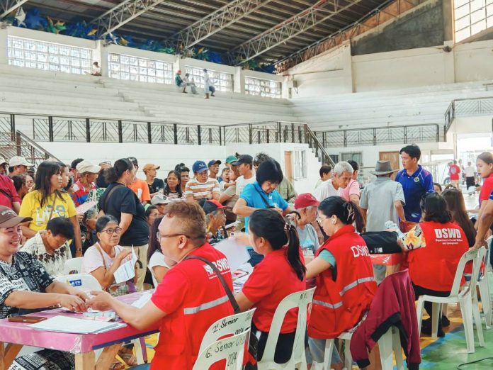 DSWD aid Beneficiaries in Aklan received emergency cash assistance from the Department of Social Welfare and Development Field Office VI under the Emergency Cash Transfer program following the impact of Typhoon “Tino.” DSWD-WV PHOTO