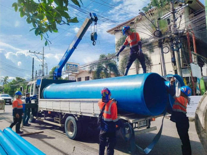 HS Jaro (1) LAYING THE GROUNDWORK. MPIW engineering team at work installing a new 1000mm PVCO pipe along Lopez Jaena Street, Jaro, as part of the HS Jaro Total Pipe Replacement Project to reduce water losses in Jaro district.