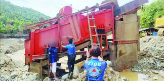 Nine individuals, one of them a Chinese national, were arrested in a joint operation under Oplan Kalikasan led by the CIDG-Negros Occidental and partner agencies for alleged illegal mining activities in Zone 10, Barangay Bacuyangan, Hinoba-an on February 26. PRO-NIR PHOTO