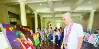 Negros Occidental Gov. Eugenio Jose Lacson led the opening of the group art exhibition “BABAE” at the Provincial Capitol Lobby on March 9. The exhibit, mounted in celebration of National Women’s Month, will run until March 31 and showcases visual art highlighting women’s stories and cultural expression. CESAR JOLITO III/WDJ