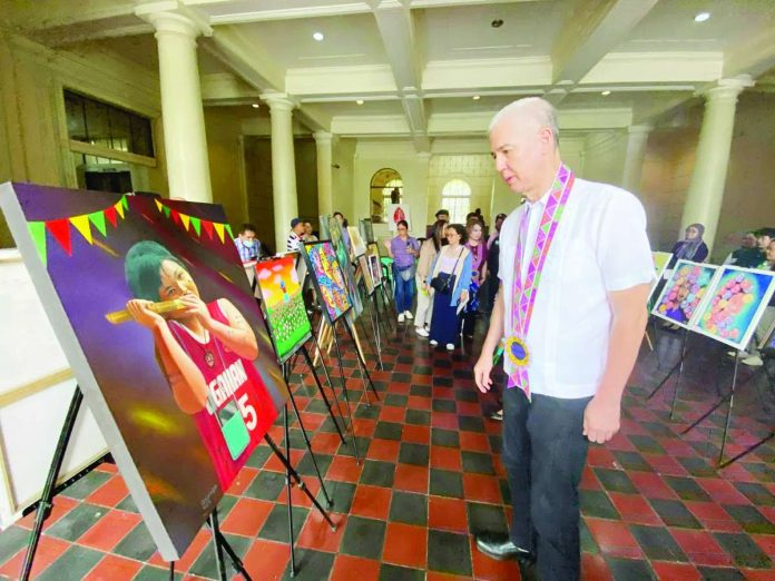 Negros Occidental Gov. Eugenio Jose Lacson led the opening of the group art exhibition “BABAE” at the Provincial Capitol Lobby on March 9. The exhibit, mounted in celebration of National Women’s Month, will run until March 31 and showcases visual art highlighting women’s stories and cultural expression. CESAR JOLITO III/WDJ