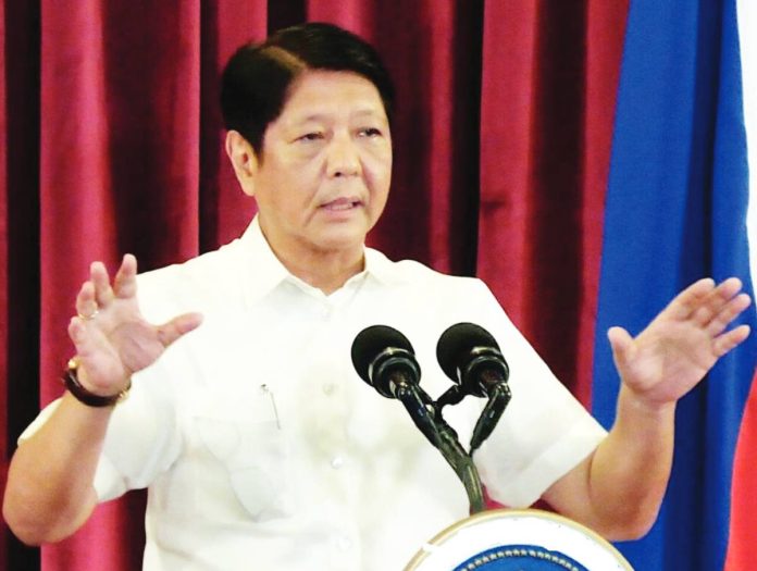 According to a Pulse Asia survey, Filipinos who doubt President Ferdinand Marcos Jr.’s trustworthiness largely point to his perceived inability to rein in the rising cost of goods, fulfill campaign promises, address criminality, and curb corruption. PHILIPPINE DAILY INQUIRER PHOTO