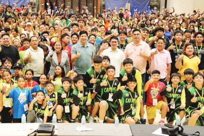 Roxas WVRAA allowance copy Mayor Ronnie Dadivas led the release of subsidy allowances to members of the Roxas City delegation competing in the Western Visayas Regional Athletic Association Meet 2026. A total of 474 athletes and 90 coaches received financial assistance from the city government ahead of their departure for the regional meet in Passi City. MAYOR RONNIE DADIVAS FB PHOTO