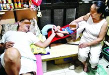 SWS: 83% of Pinoys focus on home, family This lolo and lola spend time with their great-grandson in Barangay Kamuning, Quezon City. According to a Social Weather Stations (SWS) survey, over 80 percent of Filipinos say a womanās primary role is to look after her home and family. PNA