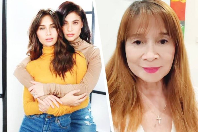 ann curtis fam (From left) Jasmine Curtis-Smith, Anne Curtis, and Carmen Curtis-Smith