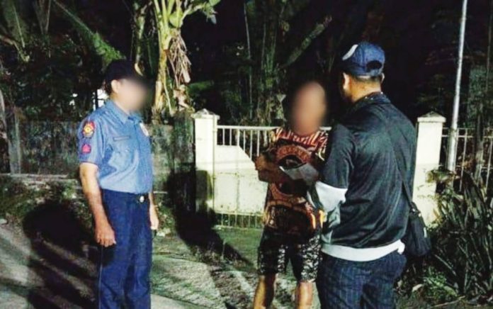 Joint operatives of the Caluya Municipal Police Station and San Joaquin Municipal Police Station arrested alias “Reyman” (center) for eight counts of acts of lasciviousness on March 10 in Barangay Poblacion, San Joaquin, Iloilo. ANTIQUE PPO PHOTO