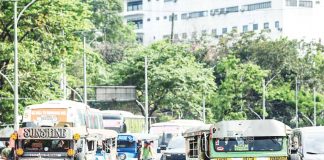 Traditional jeepneys slow down during rush hour traffic along Eliptical Road in Quezon City. Transport groups are pressing for more support amid rising oil prices. PNA