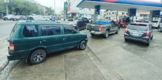 Photo shows vehicles lining up at a gas station in Jaro, Iloilo City on March 9, a day before a big-time pump price hike.