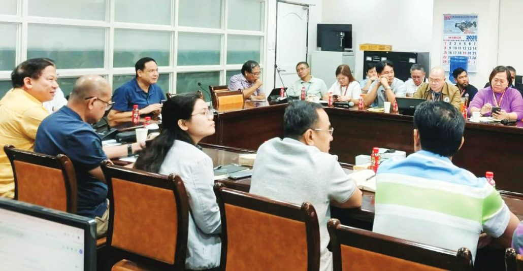 Gov. Arthur Defensor Jr. convenes the Iloilo Provincial Community Action Defense Cluster to discuss El Niño preparedness measures. With intense summer heat anticipated to dry up wells, the Provincial Disaster Risk Reduction and Management Office has begun identifying municipalities and barangays that may experience water shortages to ensure timely intervention. PROV’L COMMUNITY DEFENSE ACTION CENTER – ILOILO/FB PHOTO