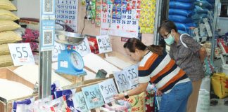 Prices of locally produced rice have started to trend upward as of Wednesday, March 18, 2026. The Department of Agriculture Region 6 attributes this movement primarily to the rise in palay buying prices, which currently range from P20 to P23 per kilogram for wet palay and P26 to P28 per kilogram for dry. Photo shows a rice retailer at the La Paz Public Market in Iloilo City assisting a customer. AJ PALCULLO/PN