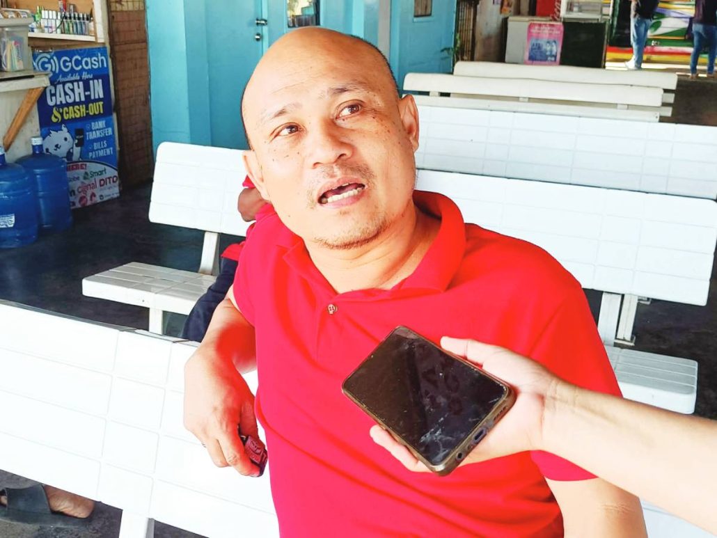 “Sa gasoline nagakadto ang amon kita sa biyahe. Waay na kami i-dala sa amon pamilya,” says taxi driver Angel Bacos from Estacia, Iloilo. AJ PALCULLO/PN