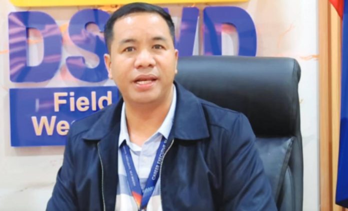 ime tricycle DSWD According to Regional Director Joselito Estember of the Department of Social Welfare and Development in Western Visayas, payouts will prioritize registered members of tricycle operators and drivers associations, with distribution set to begin in highly urbanized and component cities. IME SORNITO/PN